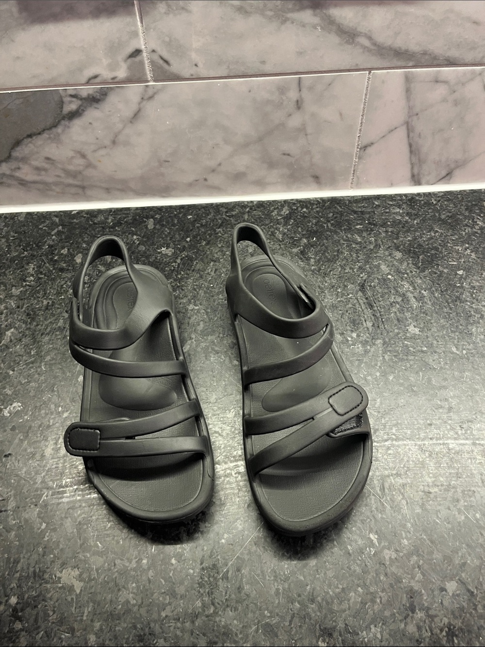 Women’s Black Strapped Aetrex Sandals